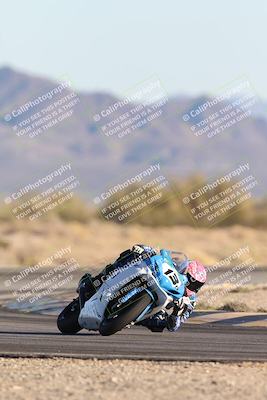 media/Dec-07-2025-CVMA (Sun) [[3e7d2de5dc]]/Race 16-Formula Middleweight/